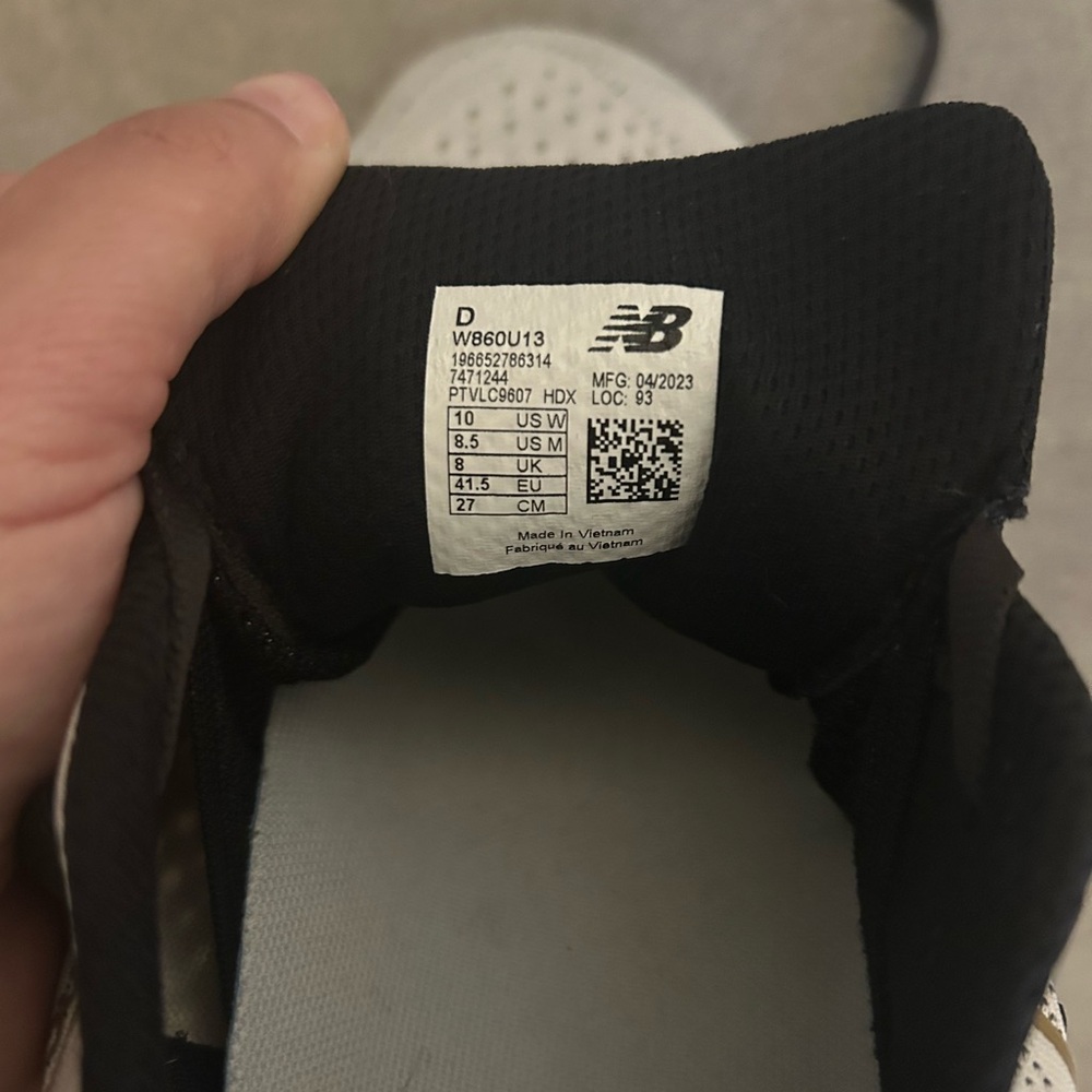 White and Gold New Balance Fresh Foam 860 Sneakers - Picture 2 of 6